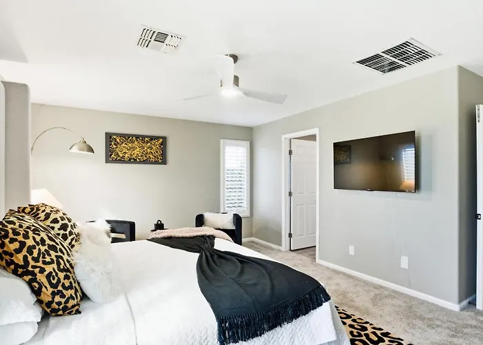 Glow And Go Heated Pool, Spa, Mini Golf, Fire Pit *