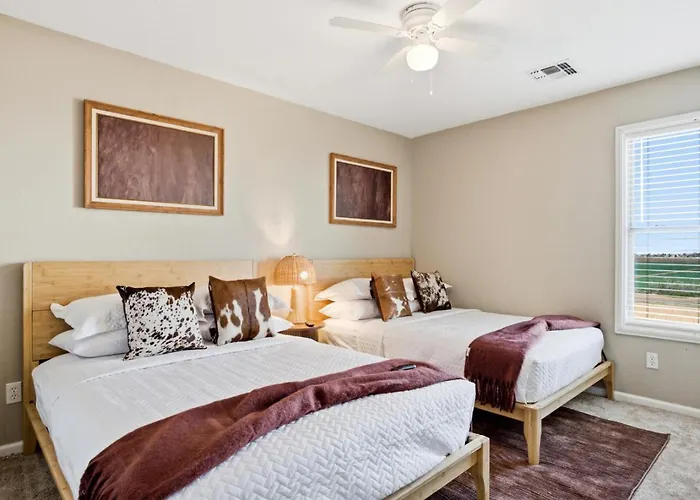 Glow And Go Heated Pool, Spa, Mini Golf, Fire Pit
